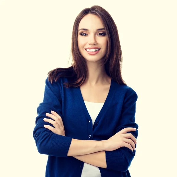 Mujer joven sonriente con los brazos cruzados — Foto de Stock