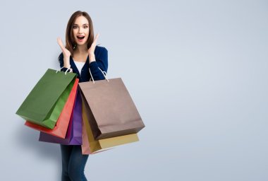 woman in casual clothing with shopping bags, with copyspace 