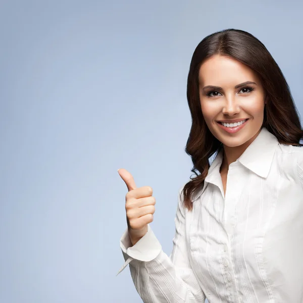 Businesswoman, showing thumb up gesture — Stock Photo, Image