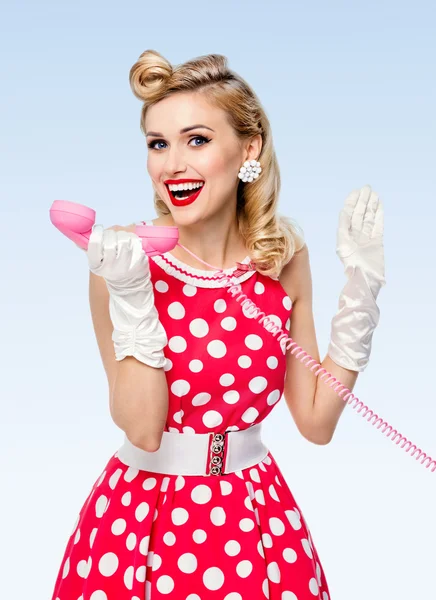 Smiling woman with phone, dressed in pin-up style dress — Stock Photo, Image