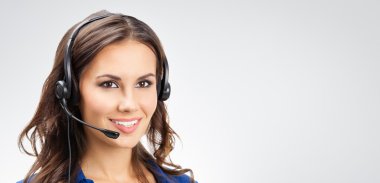 Genç destek telefonu operatörü, boşaltmak, Grey ile gülümseyen  