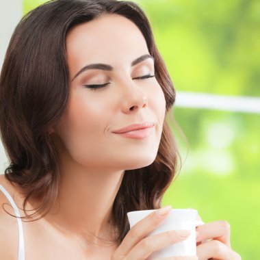 kahve veya çay, evde içme kadın