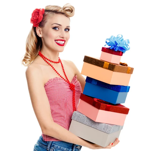 Vrouw in pin-up stijl met geschenken, geïsoleerd — Stockfoto