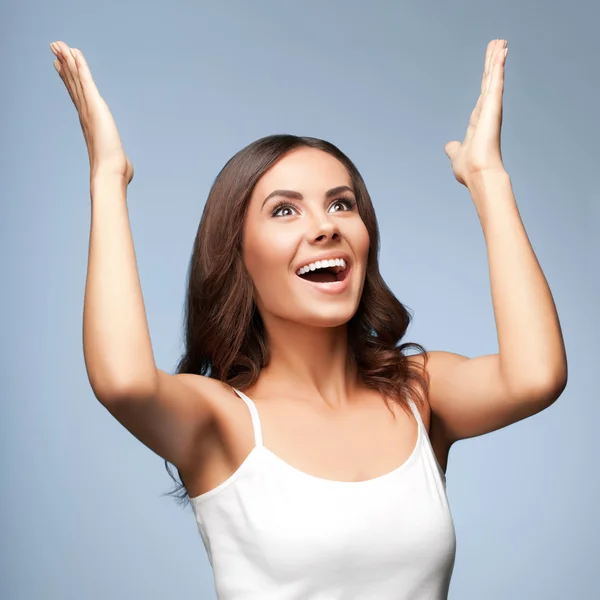 Happy gesturing woman looking up — Stock Photo, Image