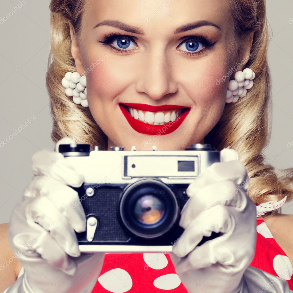 Mujer, sin nombre cámara, tomando fotos, vestida con pin-up st