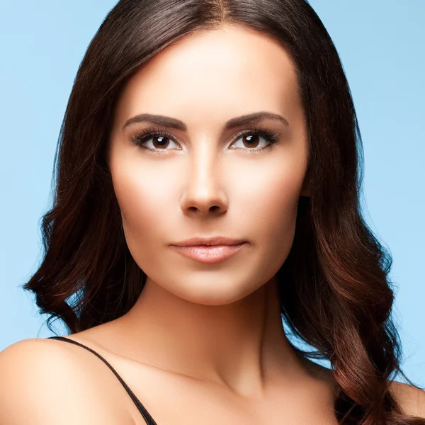 Portrait of young woman, on bright blue background — Stock Photo, Image