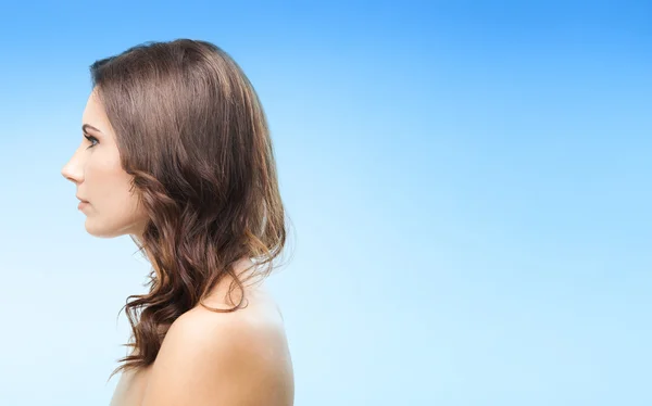 Retrato de mulher bonita, em azul — Fotografia de Stock