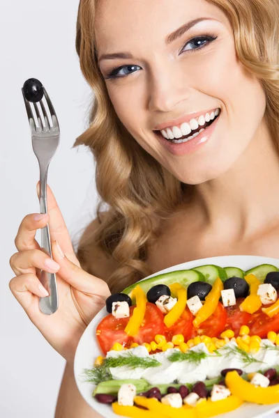 グレイ以上のベジタリアン サラダを持つ女性 — ストック写真