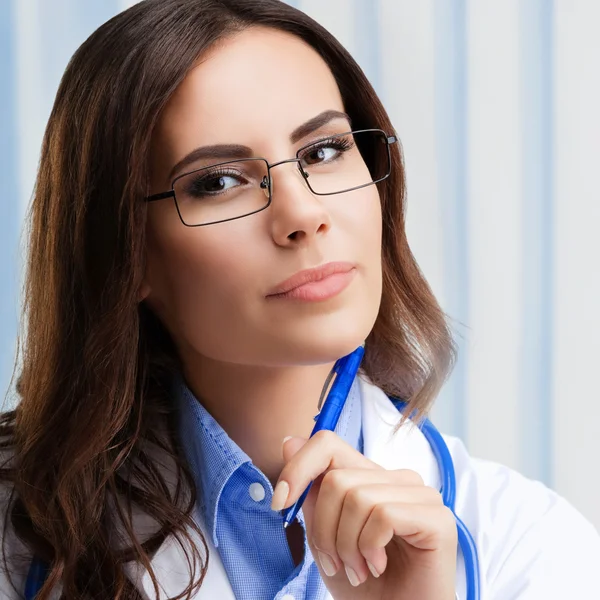 Portrait of thinking female doctor in glasses — Stock Photo, Image