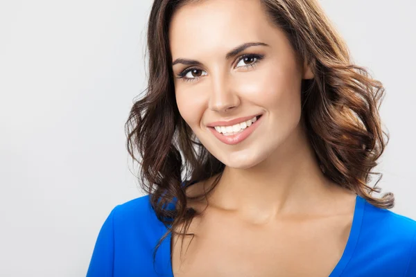 Happy smiling young woman, over grey — Stock Photo, Image