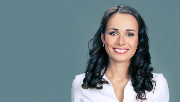 Retrato de joven feliz mujer de negocios sonriente —  Fotos de Stock