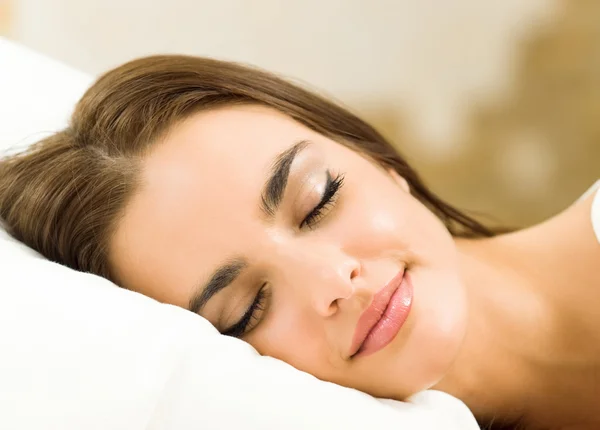 Young woman sleeping — Stock Photo, Image