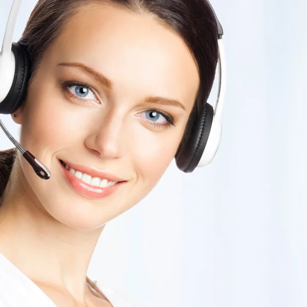 Soporte operador de teléfono en auriculares, en la oficina — Foto de Stock