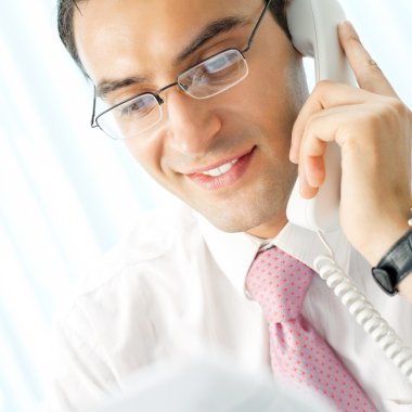  Belge, telefon ile bakarak işadamı