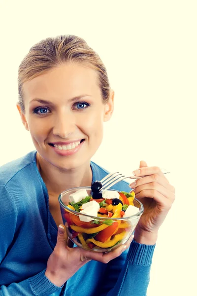 Vrolijke jonge vrouw met vegeterian salade — Stockfoto