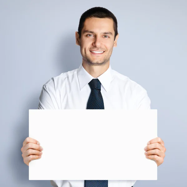 Geschäftsmann zeigt leeres Schild — Stockfoto