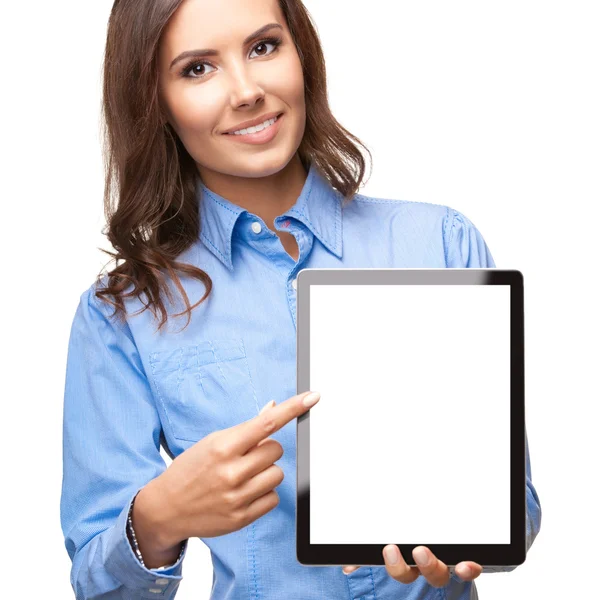 Joven empresaria mostrando tableta en blanco pc — Foto de Stock