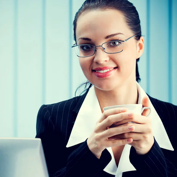 Businesswoman with coffee — Stock Photo, Image