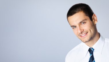 Mutlu gülümseyen iş adamı, boşaltmak bulunduðu