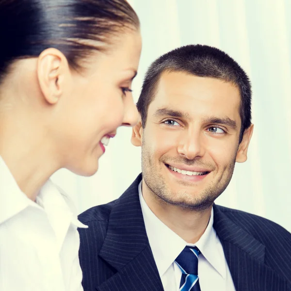 Retrato de empresários ou cliente e empresário em offic — Fotografia de Stock