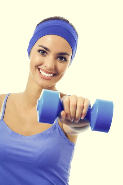 Mulher sorridente no sportswear violeta, fazendo exercício de fitness com — Fotografia de Stock