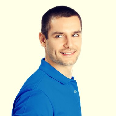 neşeli genç yakışıklı bir adam portresi