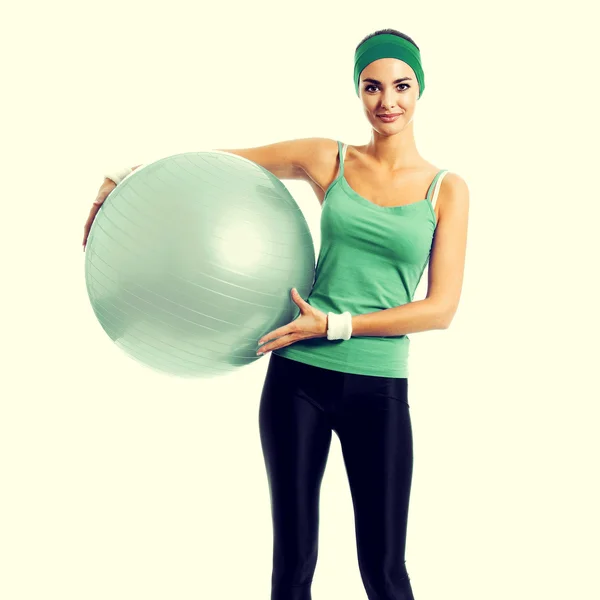 Glada leende kvinna med fitball — Stockfoto