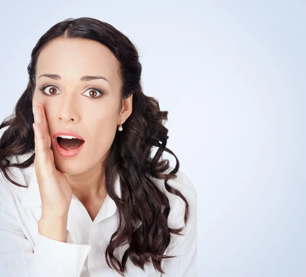 Mujer de negocios susurrando — Foto de Stock