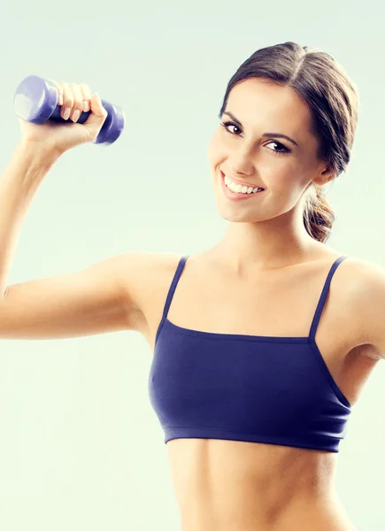 Mujer en ropa de fitness con mancuerna — Foto de Stock