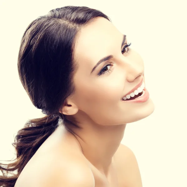 Portrait of smiling young woman — Stock Photo, Image