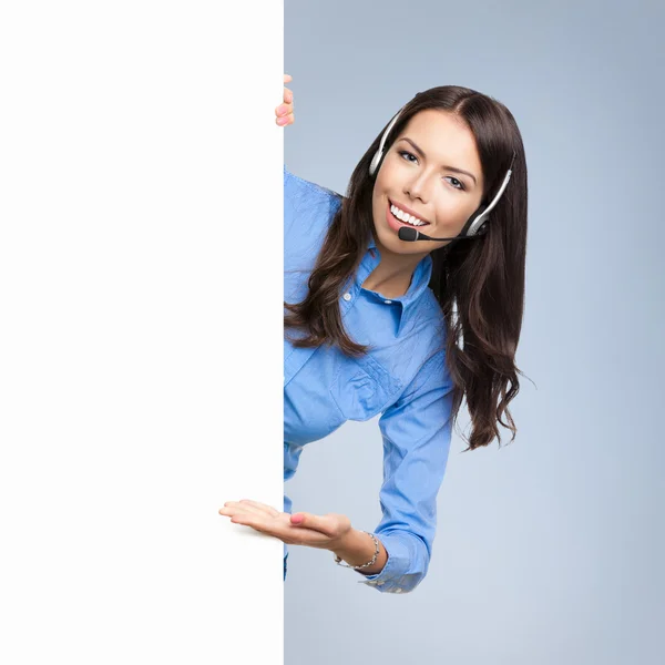 Operador de telefone mostrando placa em branco — Fotografia de Stock