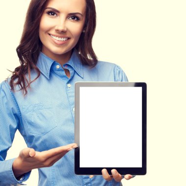 boş gösterilen kadın tablet pc