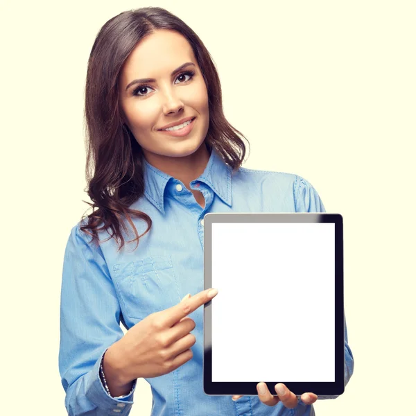 Podnikatelka, zobrazeno prázdné počítače tablet pc — Stock fotografie