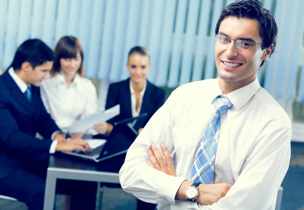 Retrato de empresário e chalesvapor no escritório — Fotografia de Stock