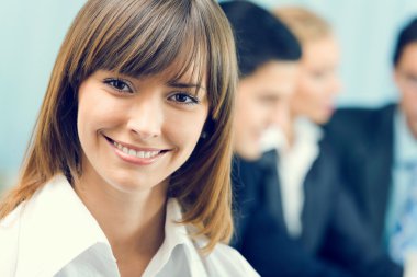 başarılı bir iş kadını ve iş-takım ofis portre
