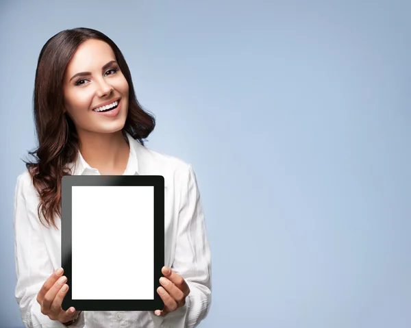 Businesswoman showing blank tablet pc, on grey — Stock Photo, Image