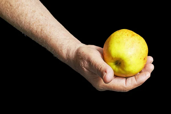 Una mano anziana e una mela — Foto Stock