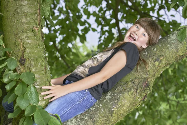 Portrait of young girl — Stock Photo, Image