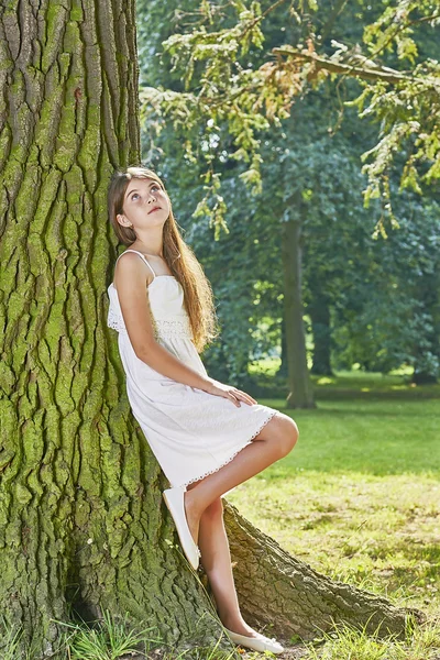 Portrait of young girl — Stock Photo, Image