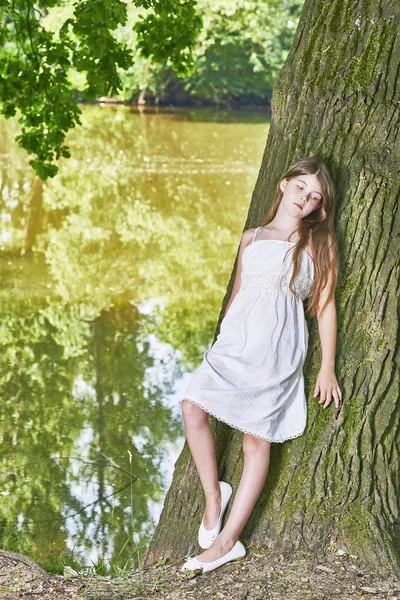 Porträt eines jungen Mädchens — Stockfoto