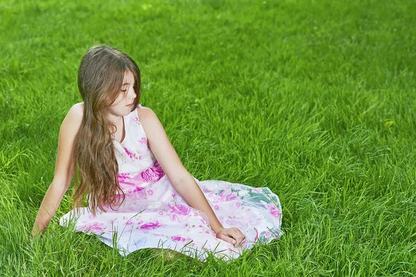 Portrait of young girl — Stock Photo, Image