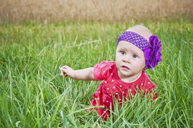 Yürümeye başlayan çocuk görünümünü