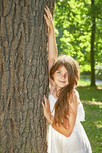 Portrait of young girl — Stock Photo, Image