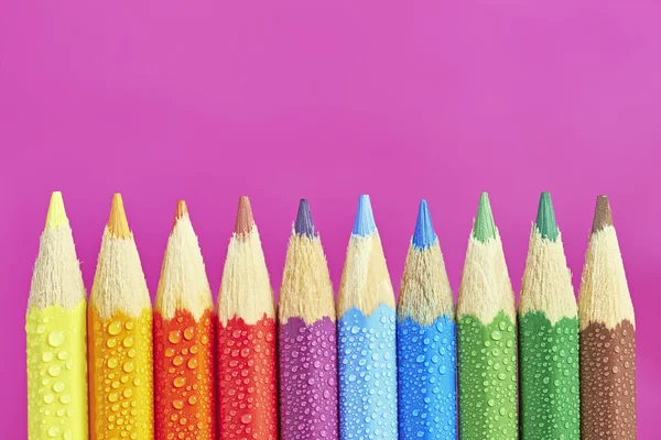 Crayones de diferentes colores —  Fotos de Stock