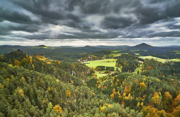 Blick auf die Herbstlandschaft — Stockfoto