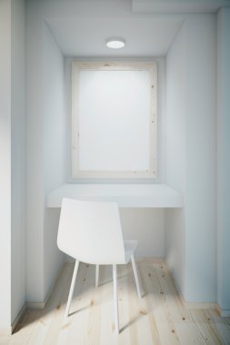 Duvarda boş çerçeve ile küçük beyaz ofis