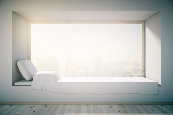 白色的窗台床 — 图库照片
