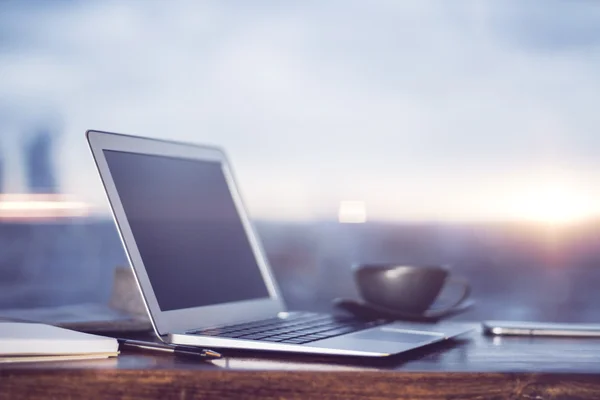 Laptop and coffee cup — Stock Photo, Image