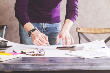 Yazma ve adam devam ediyor