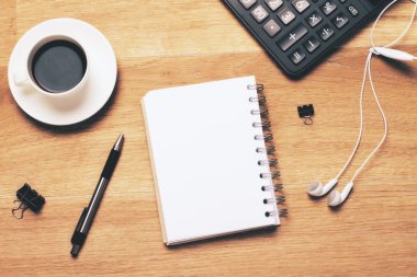 Not defteri ve kulaklık